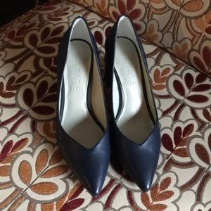 Leather pointed toe block heels! Size 6.5. 1.State